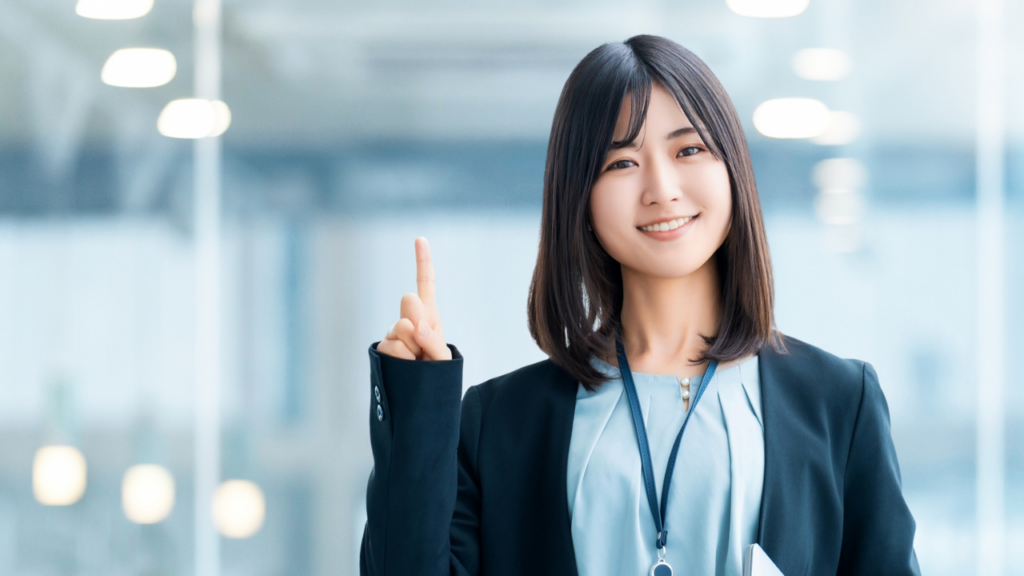 人差し指を立てる女性