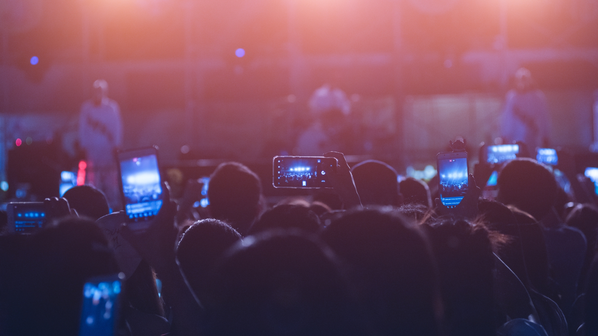 ライブ配信でイベントを開催！実施方法ごとの特徴と配信のポイントを解説 | 動画総合研究所