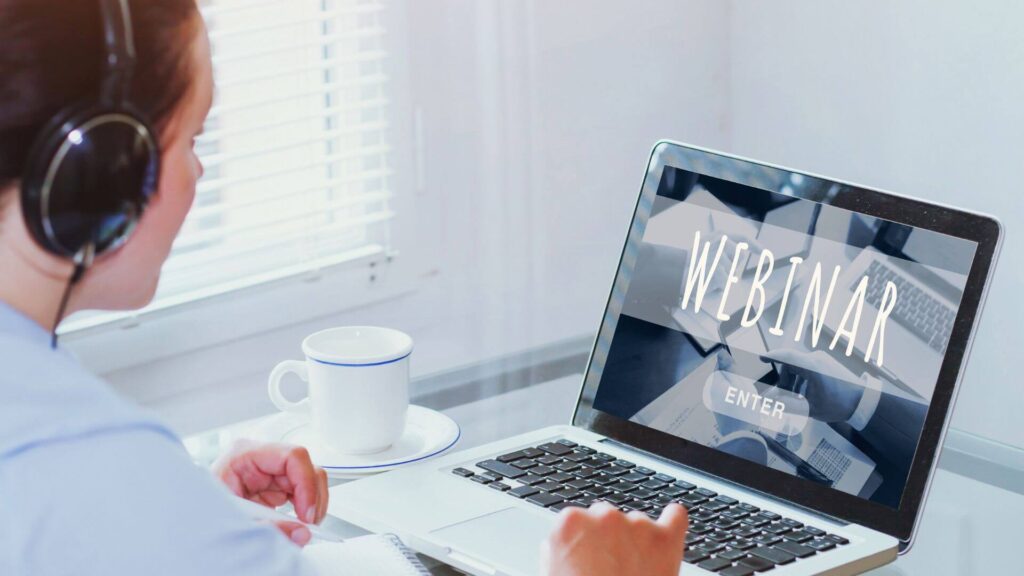 ウェビナーに参加しようとしている