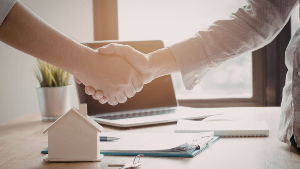 不動産　握手