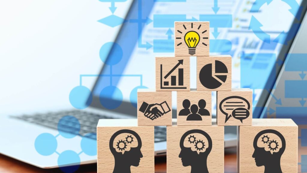 PCの前にブロックのピラミッド