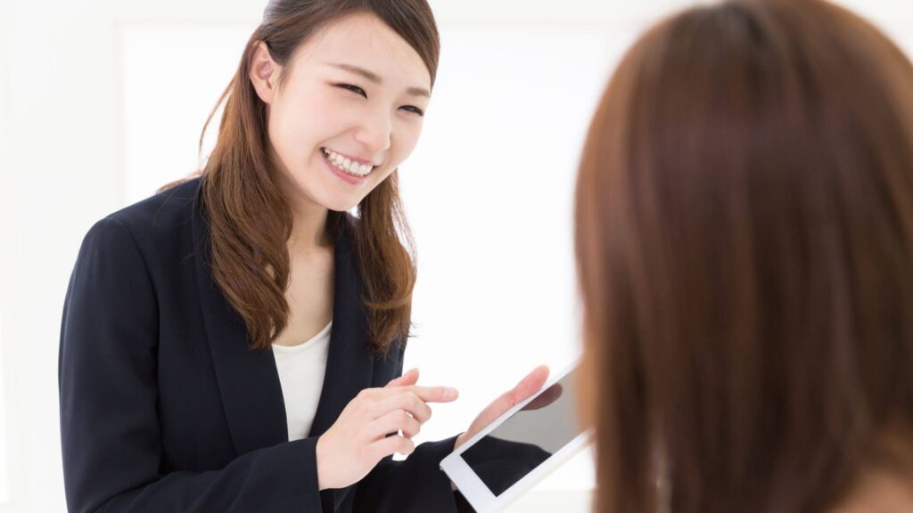タブレット　営業　女性