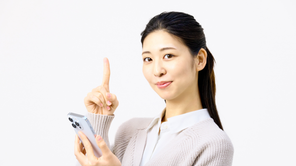 人差し指を出す女性