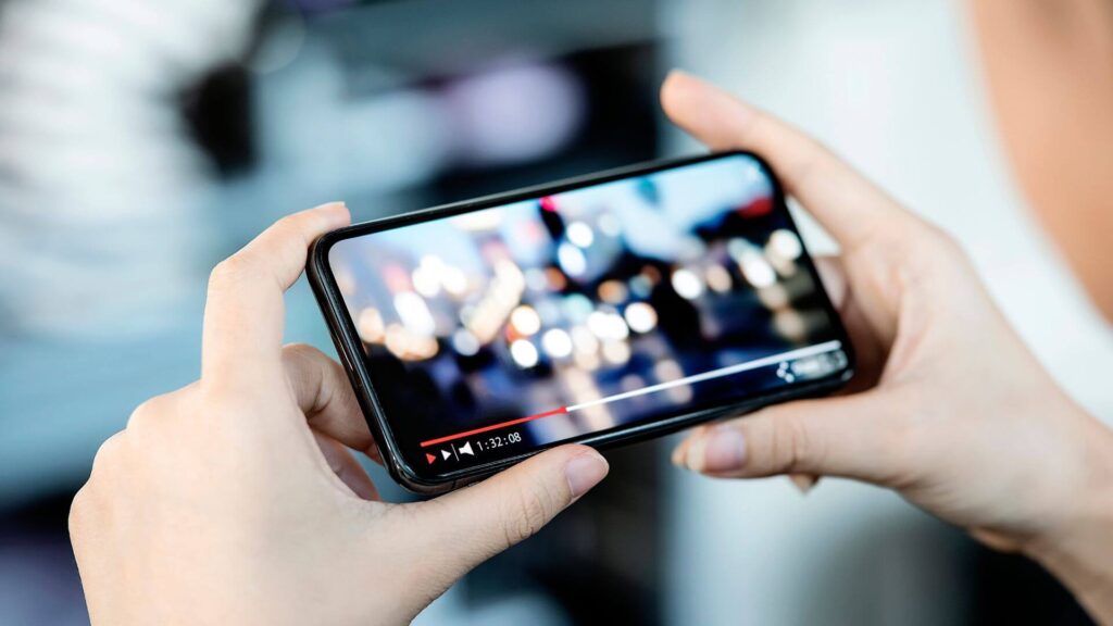 スマホを横にして動画を再生